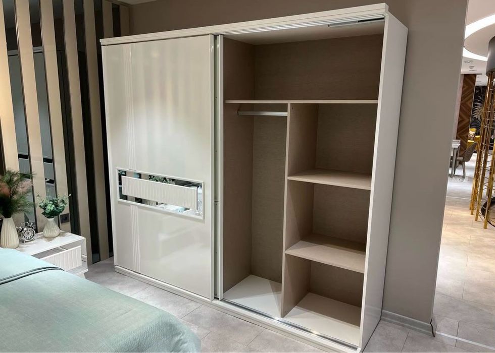 Продам спальный гарнитур