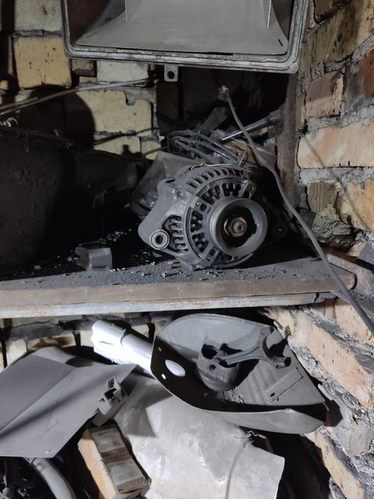 3sfe мотор по запчастям.навесное тоже есть.