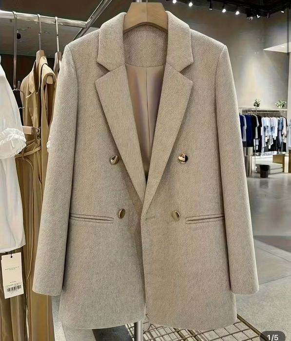 Пиджак прямой, свободного кроя бежевый