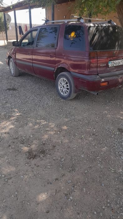 Автомобиль митсубиси