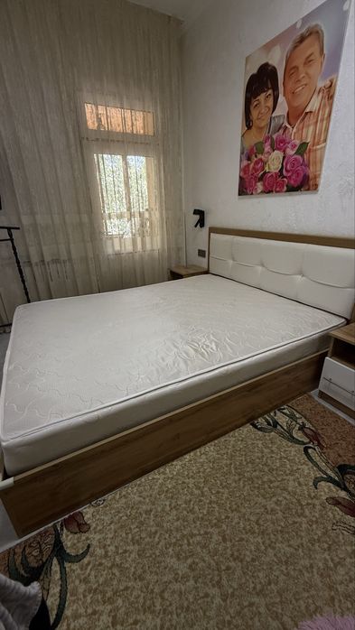 Продам кровать,комод и две тумбочки