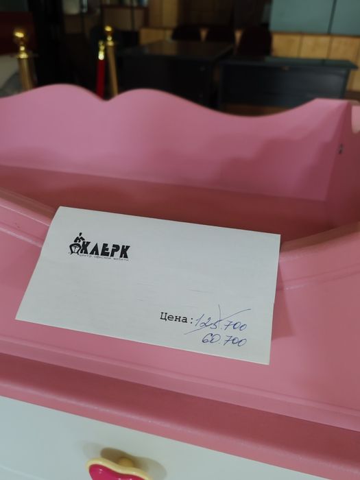 Комод новый для девочки.