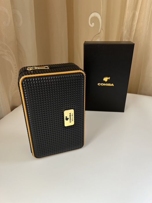 Cohiba преносим кожен хумидор за 4 пури с дигитален хигрометър