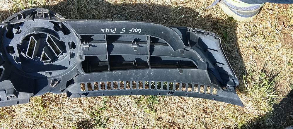 Grila fata cu semn vw golf 5 plus
