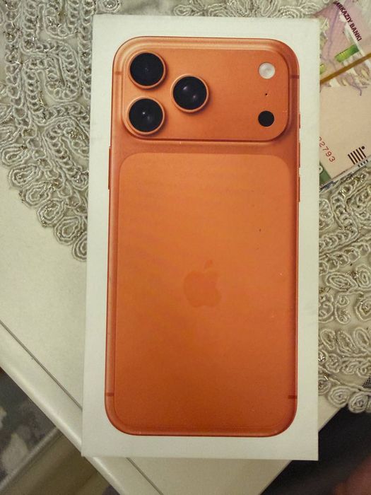 Новый I Phone. Sim + esim 17pro 256gb orange -1300$