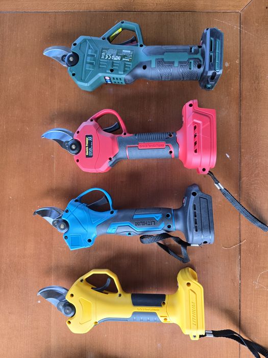 Vand diferite foarfeci pe acumulator.