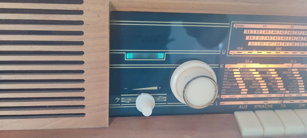 Aparat radio pe lămpi original anii 60