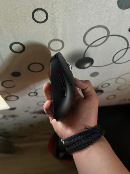 Продавам logitech pro superlight
