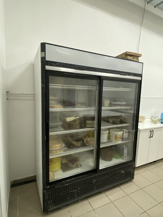 Продам витриный холодильник