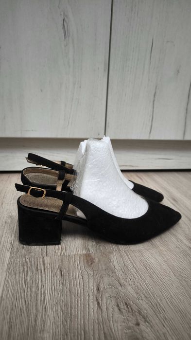 Кожаные черные туфли