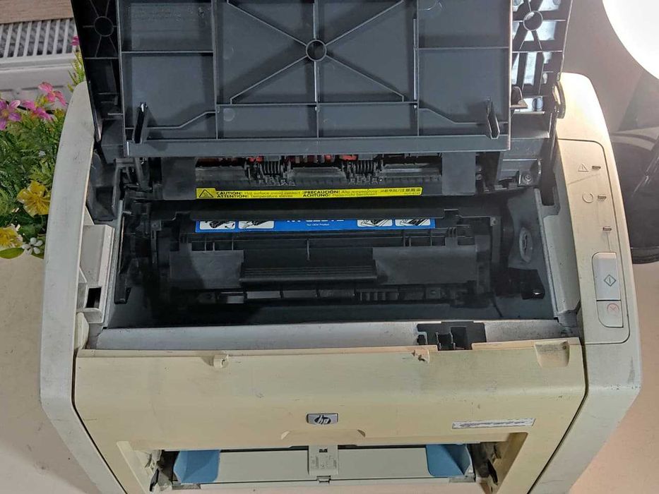 принтер hp 1022 в отличном состоянии