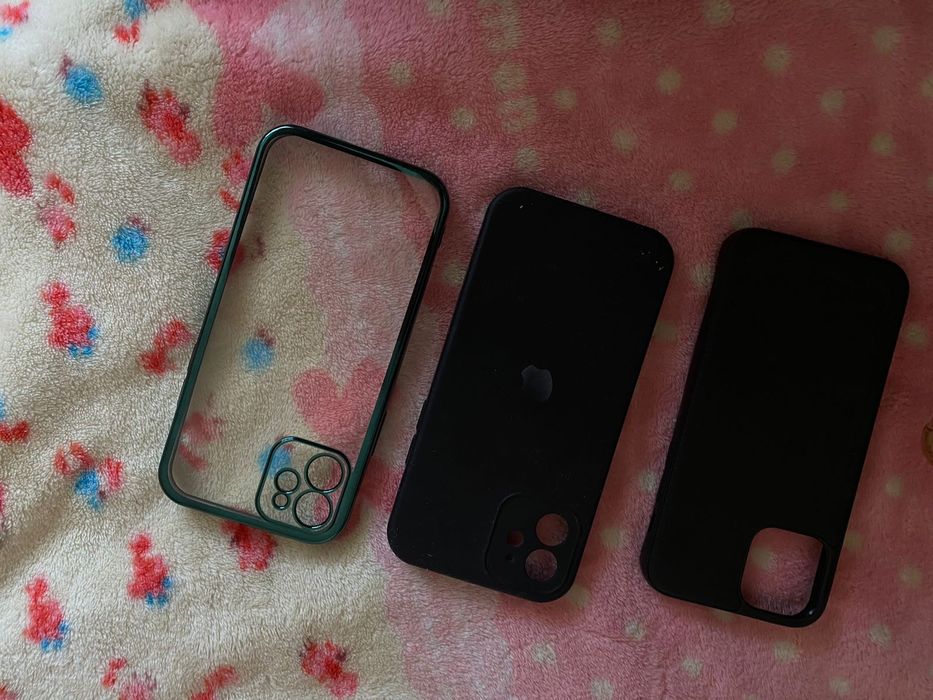 Продам чехлы на айфон 12