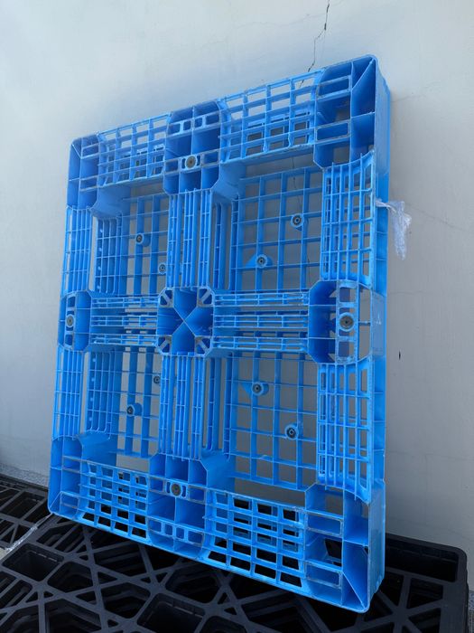 Пластмасови палета 100х120