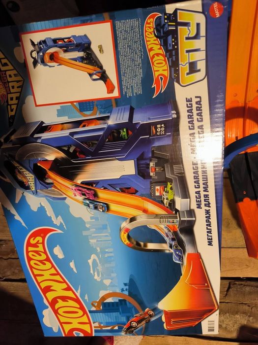 Garaj uriaș Hot wheels cu pistă