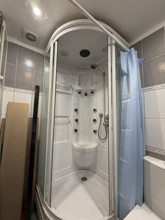 Cabina de dus nefolosita