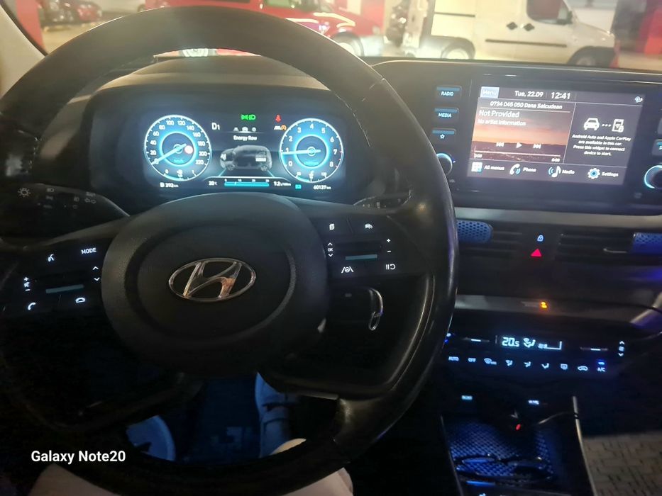 Vand hyundai i20, benzina-Hybrid 48V,-7DCT, LedlLine, cutie automata