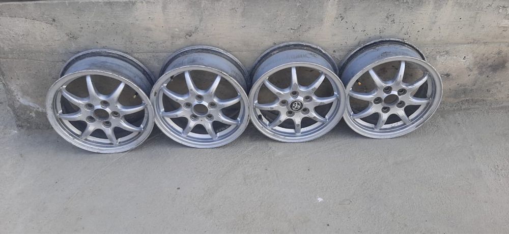 Продам диски Тайота Карина срочно