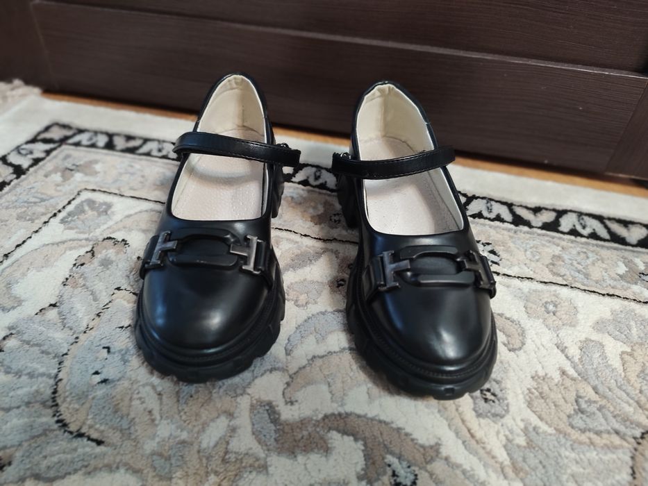 Продам туфли на девочку
