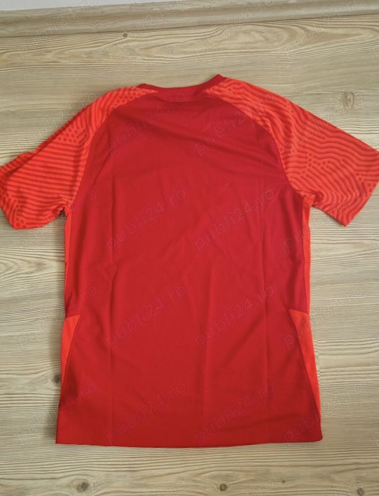 Tricou Nike    .