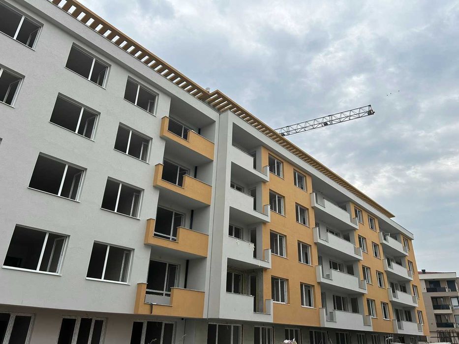 Голям 2-стаен  пред АКТ 15, среден етаж южно изложение