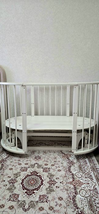 Детская кровать с маятником