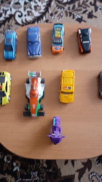 Игрушечные машинки 3000 за всеи
