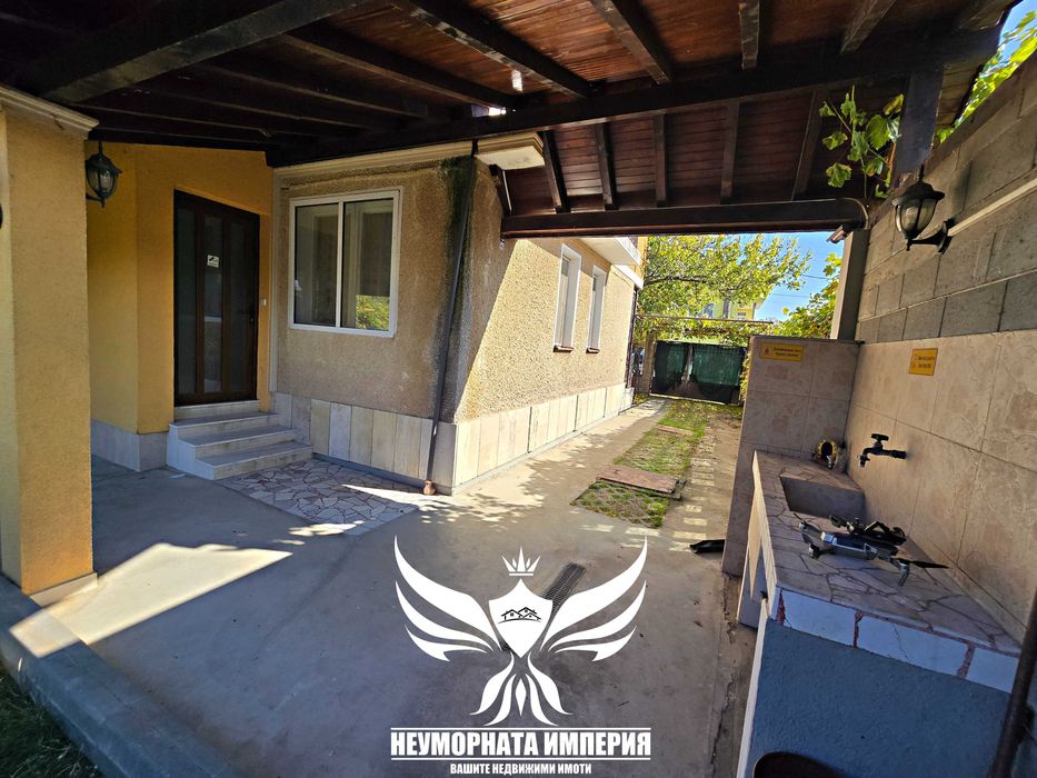 Под наем двуетажна къща с постройки 210РЗП с 1101кв. двор с.Тополово