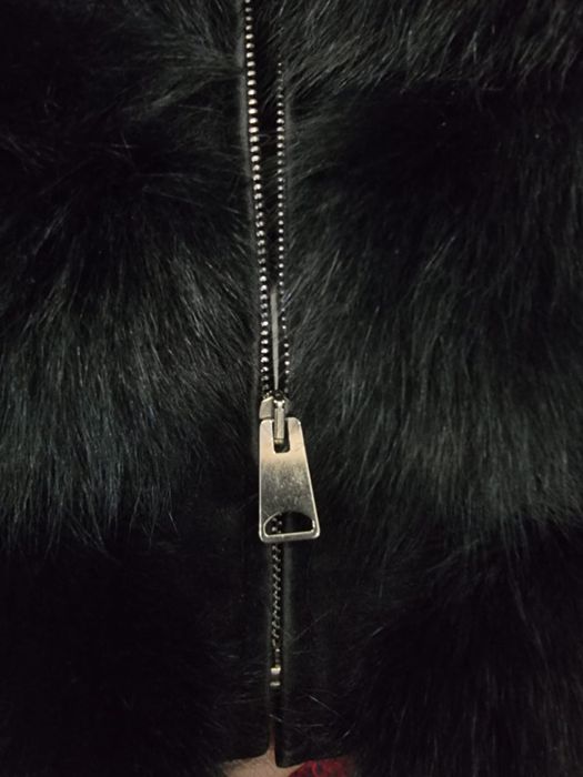 Меховая жилетка