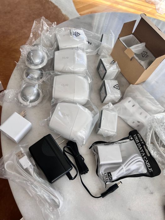 Sistem de supraveghere  Arlo Kit NOU Complet
