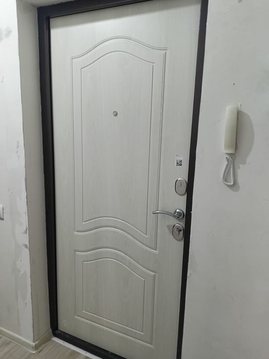 Продам дверь входную металлическую