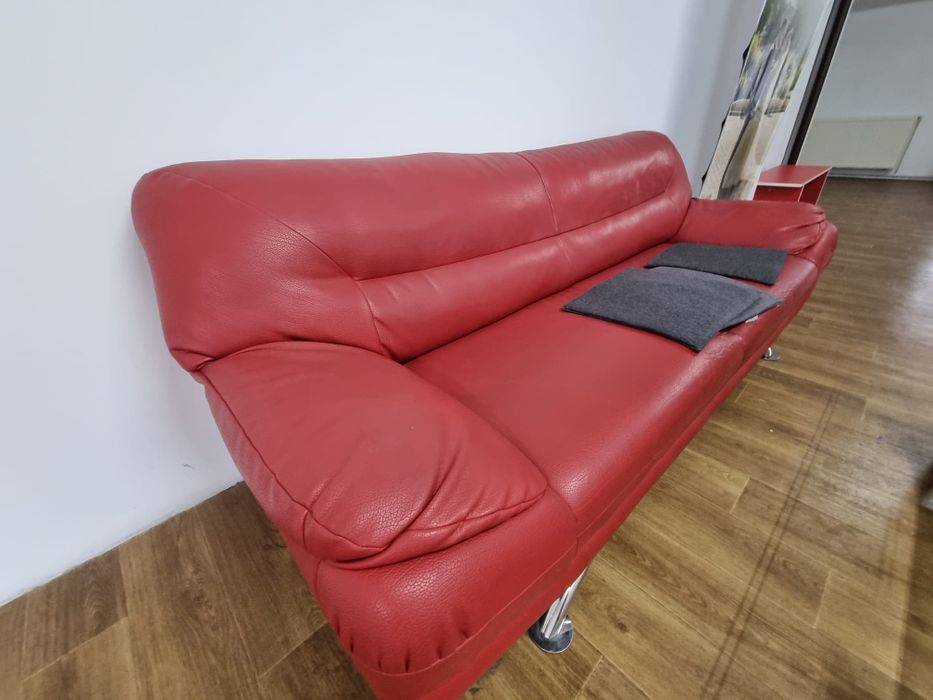 Vând fotolii și canapea piele ecologica  roșie