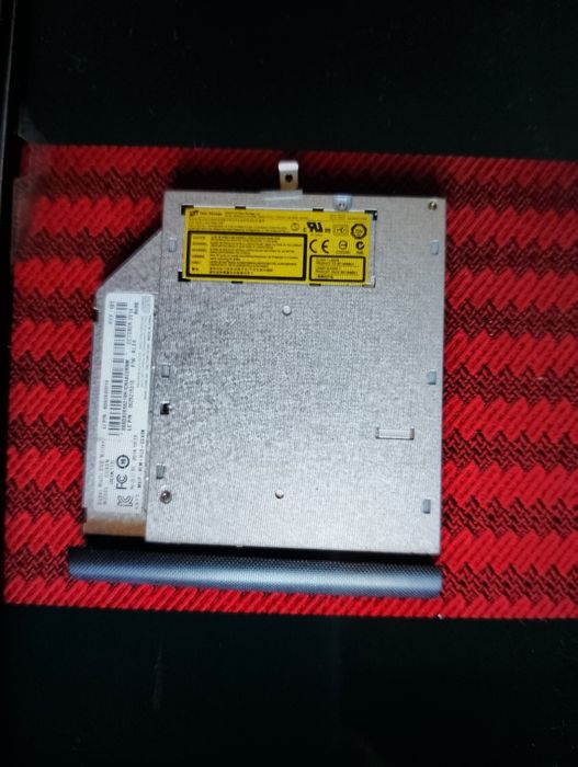 Unitate optică pentru CD uri și DVD uri pentru laptopuri