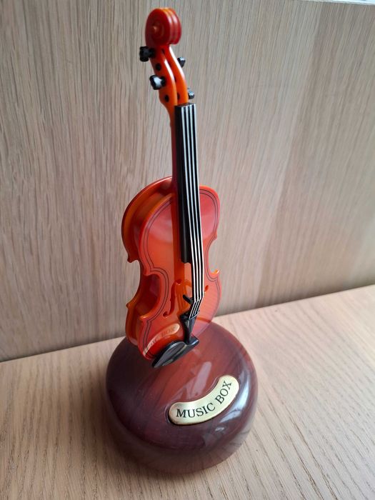 Нова въртяща се музикална кутия, цигулка