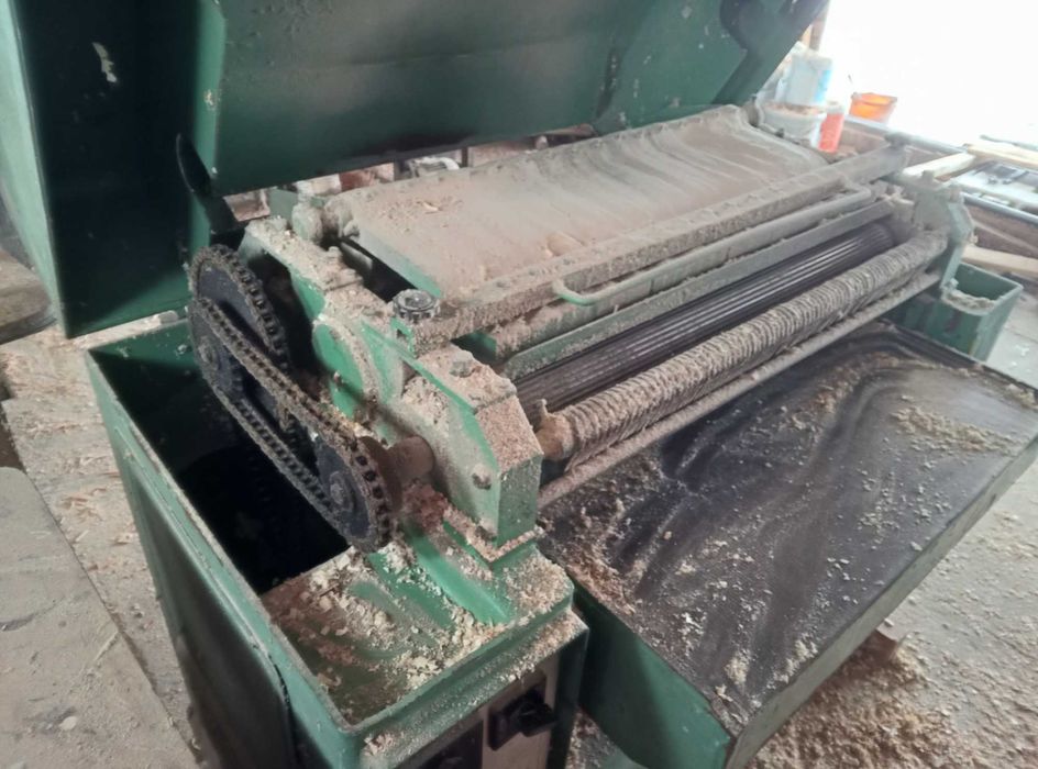 Masina de rindeluit la grosime 800 ,  circular cu masa mobila, abric, combinata tamplarie