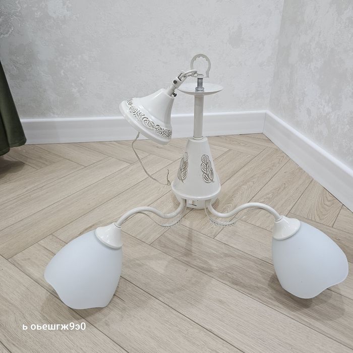 Люстра в хорошом состоянии