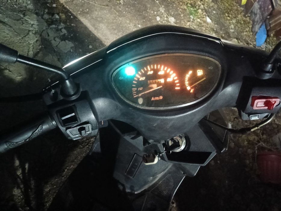 Продаю мопед скутер