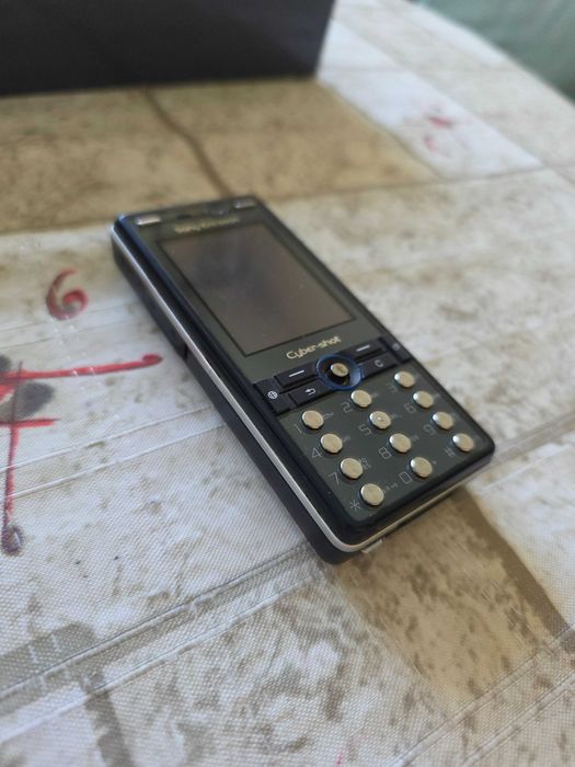 Telefon Sony Ericsson K810i de colecție, full box, aproape impecabil