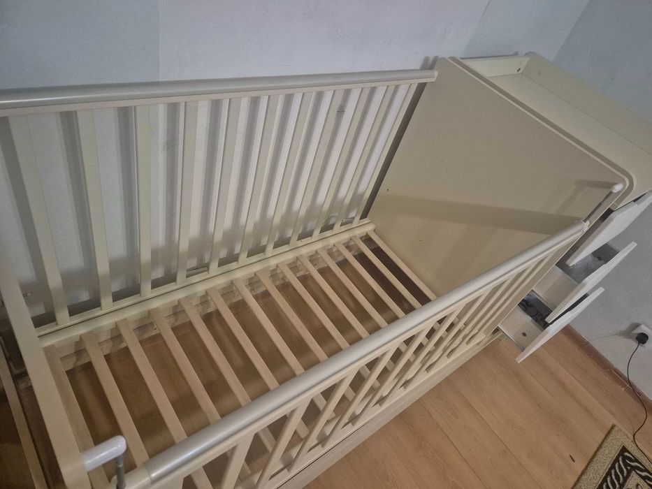 Детская кроватка с тумбой