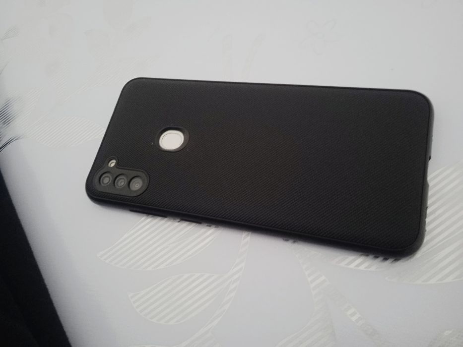 Самсунг А11  в хорошем состоянии