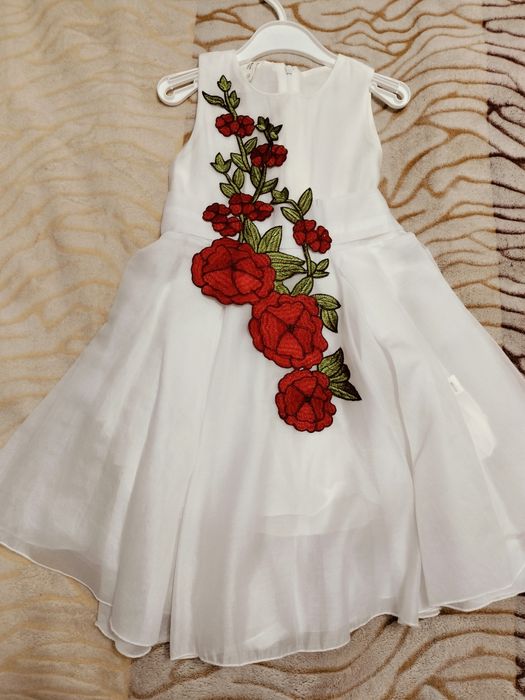 Нарядные платья на девочку 5-6лет