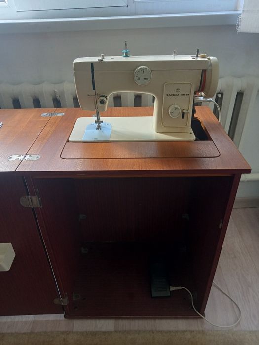 Продам швейную машинку