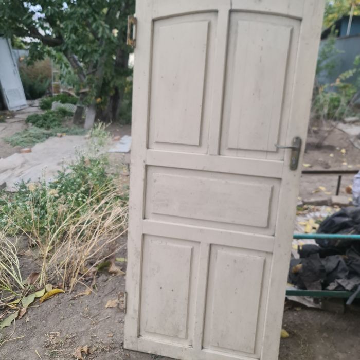 Продам двери деревянные.
