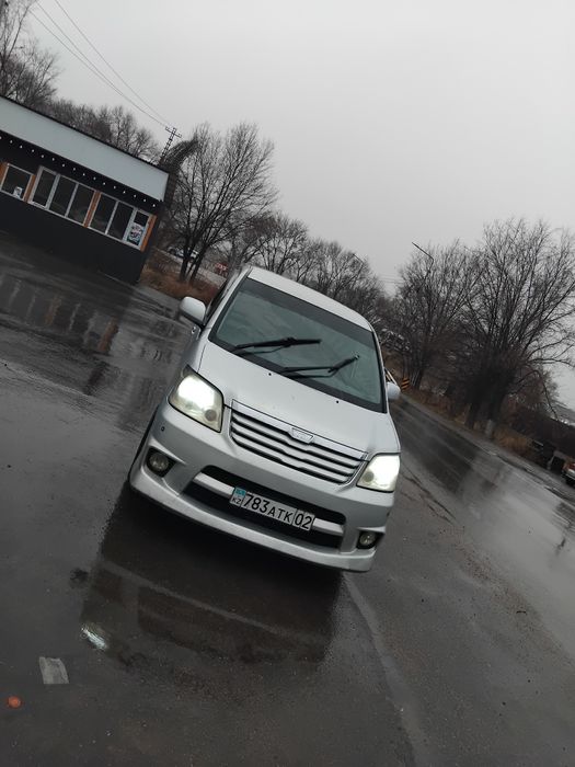 Продам тайота ноах