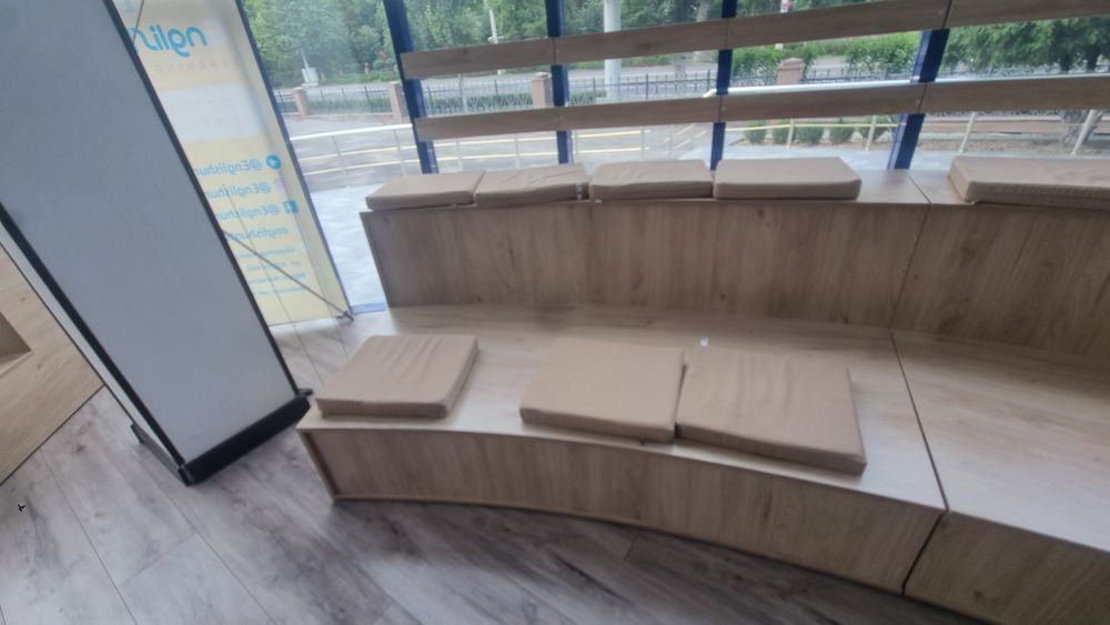 Krugliy stul dlya uchebniy centr