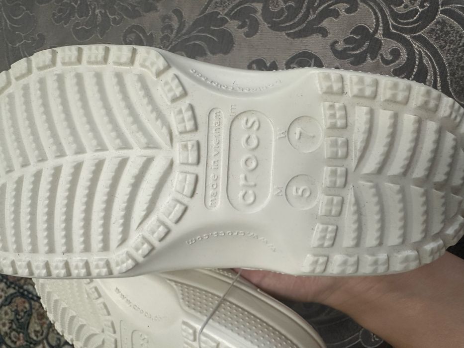 Продам кроксы новые, 2 пары