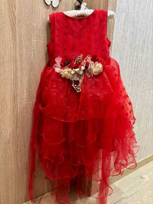 Официална рокля за момиче на 8-9 год.