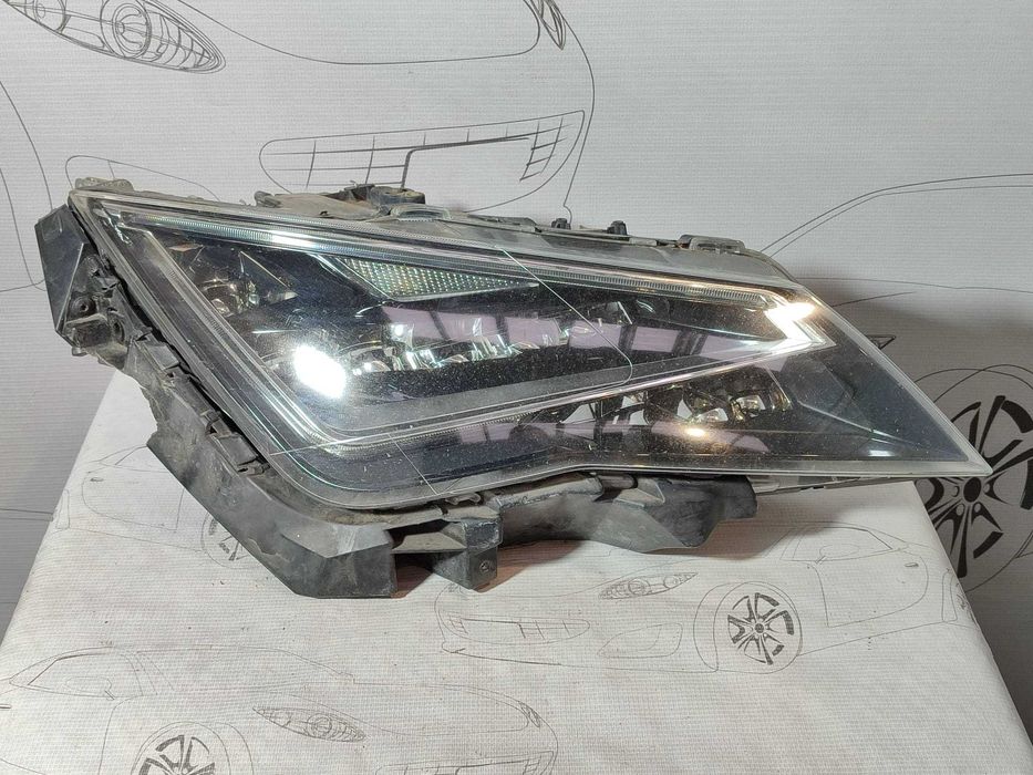 Far dreaptă UK Seat Leon 2015 2.0 TDI 135kW Full LED Cod OEM: 5F2941008A (4H2)