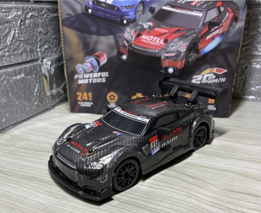 Дрифт машинка на радиоуправлении Nissan