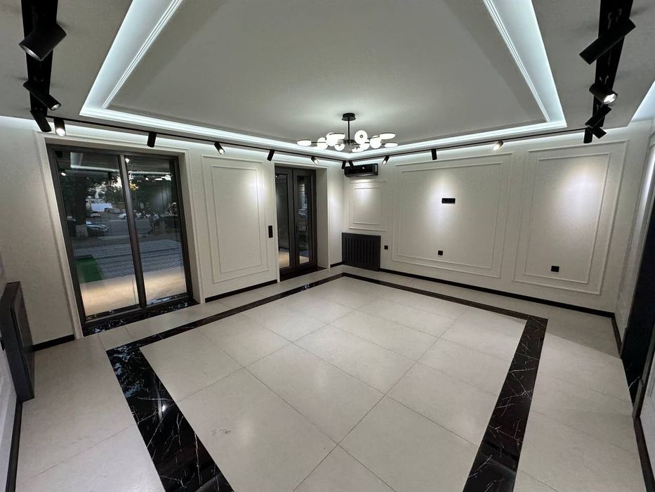 Продаётся коммерческое помешения  Новомосковская  Ор-р стадион старт