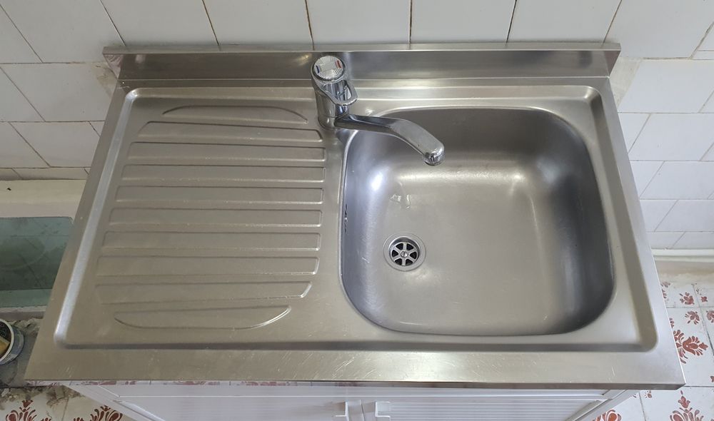 Mască de bucătărie , chiuvetă și baterie